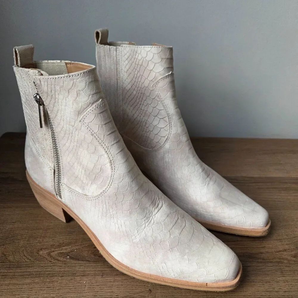 NEVER WORN LIKE NEW DONAL J PLINER BONE WHITE LEATHER /TAN MARISOL BOOTIES 8M
